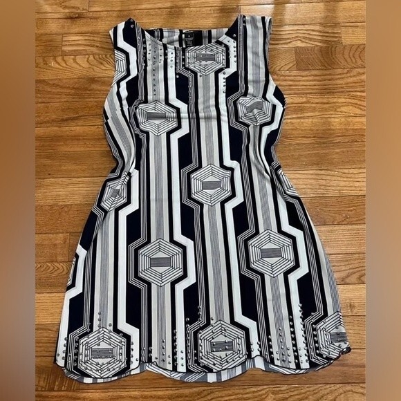 Alfani navy tan and white geo print studded tunic top size small - Picture 3 of 7